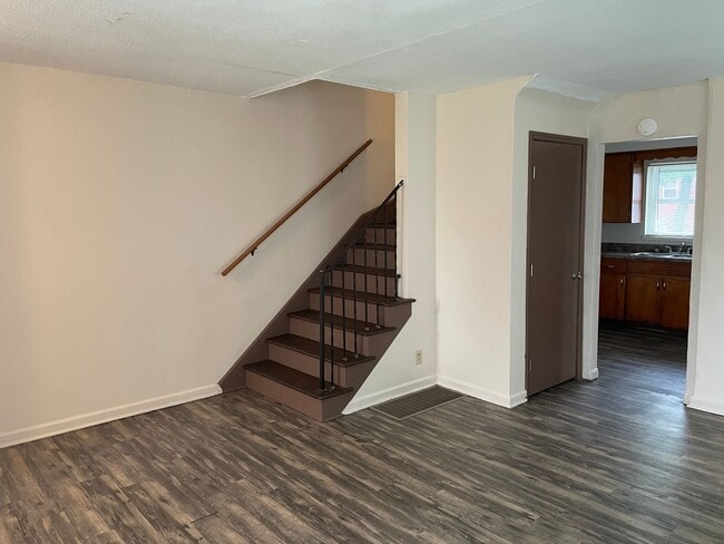 Building Photo - 740 S Harris Ave