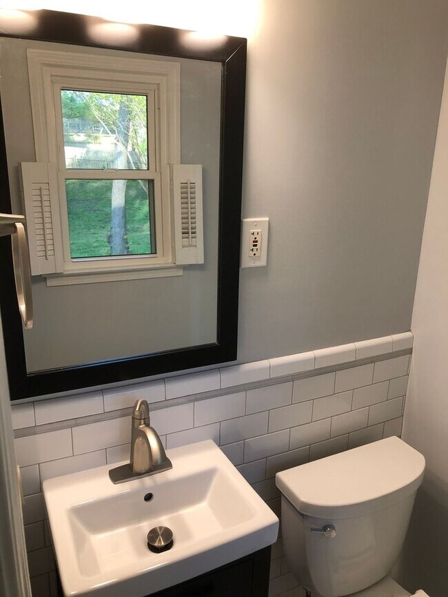 Building Photo - Charming 3BR House in Atlanta