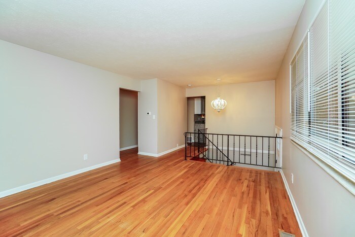 Building Photo - 1213 Kildale Square S