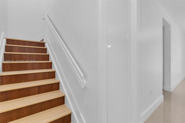 Building Photo - 30 SE 6th Rd