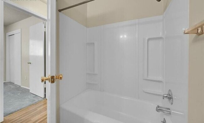 Building Photo - MOVE IN SPECIAL! 3-bedroom Rancher in Coun...