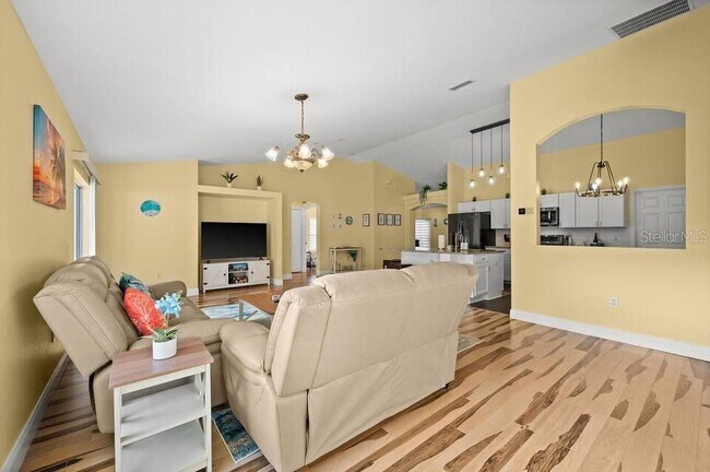 Building Photo - 3 Ryecroft Ln