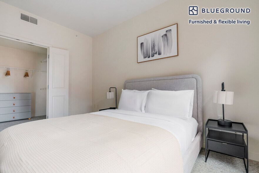 Building Photo - 1128 N Irving St