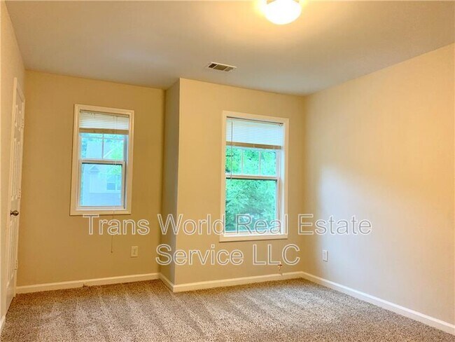 Building Photo - 2534 Winslow Ridge Dr NE