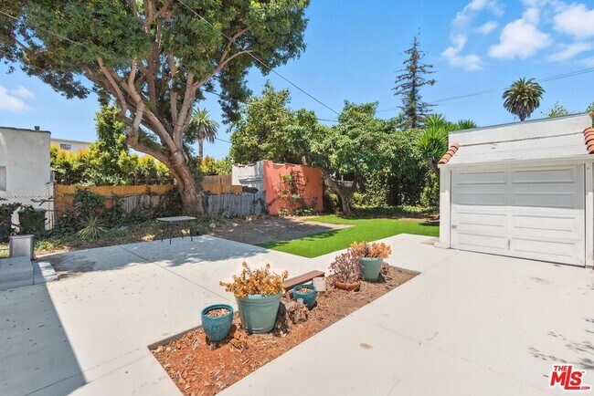 Building Photo - 2010 Glendon Ave