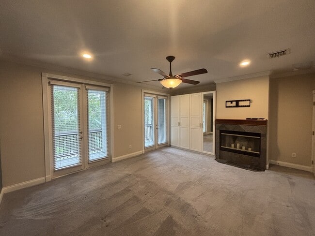 Building Photo - 827 Meridale Ave