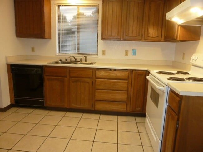 Building Photo - Single Level Home in McKinelyville- Dog Fr...