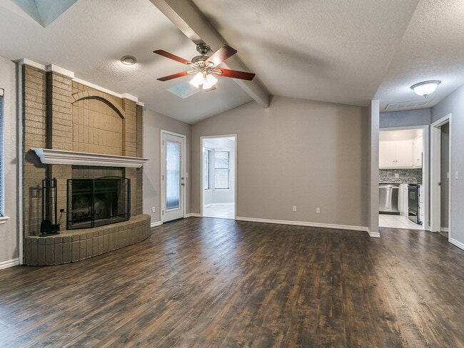 Building Photo - 205 N Rockypoint Dr