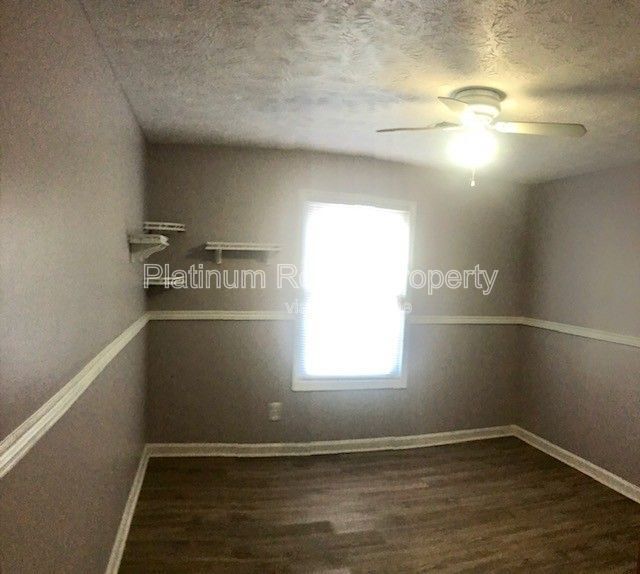 Building Photo - 1331 Bailing Dr