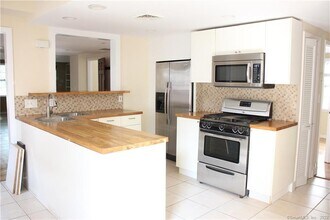 Building Photo - 200 St John St