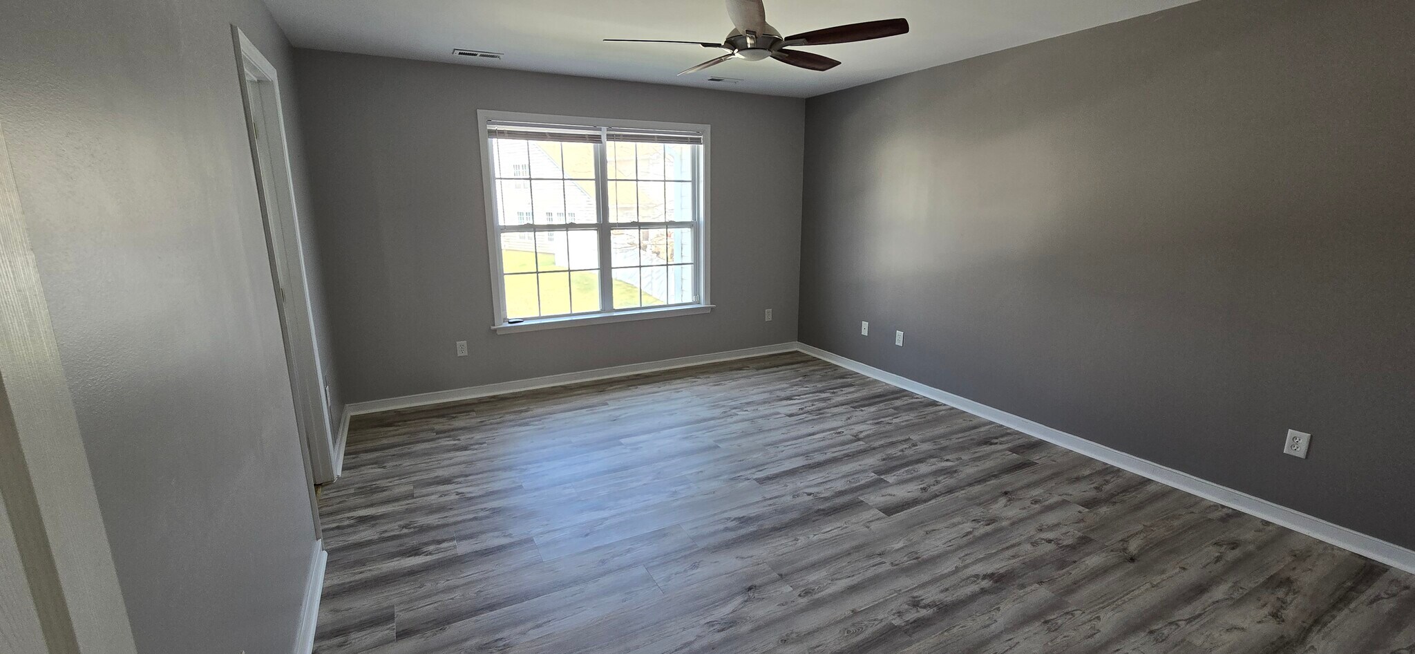 Building Photo - 848 Parkland Pl