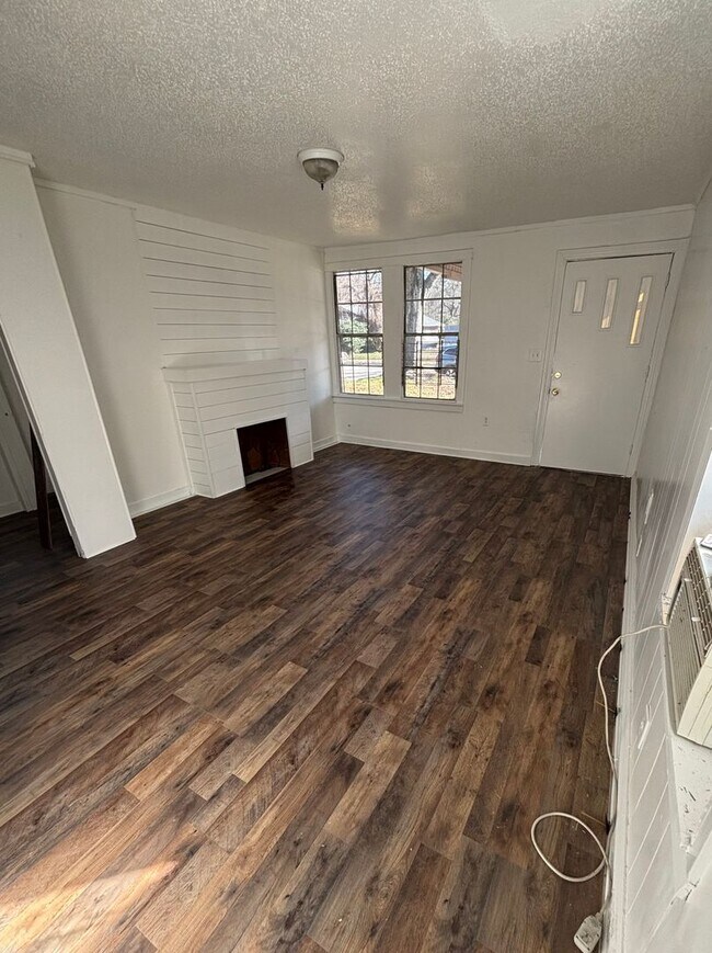 Building Photo - 2946 Midway Ave