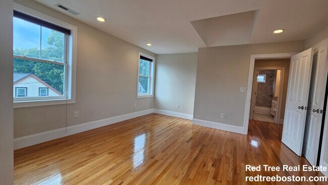Building Photo - 43 Hammond St