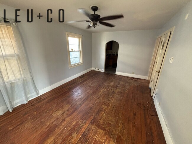 Building Photo - 304 E 8th Ave