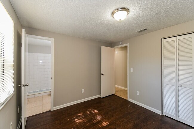 Building Photo - 7651 McCowan Dr