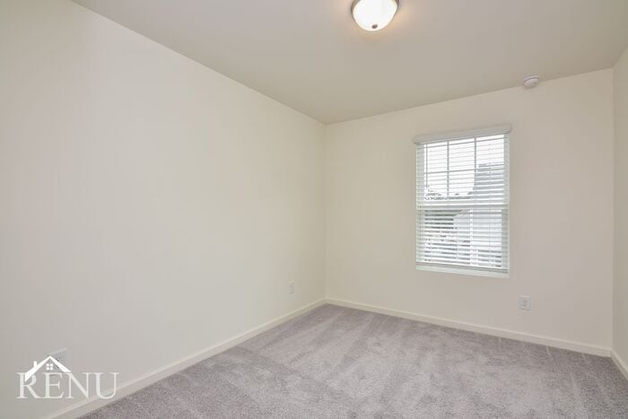 Building Photo - 1473 Hyatt Cir