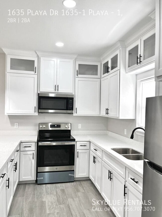 Building Photo - 1635 Playa Dr
