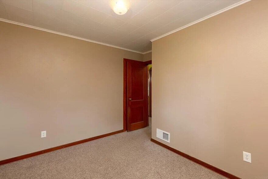 Building Photo - 241 Carrington Ave