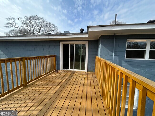 Building Photo - 36 Mitchell St