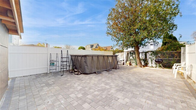 Building Photo - 37 Waring Pl