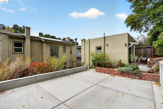 Building Photo - 846 Mandana Blvd
