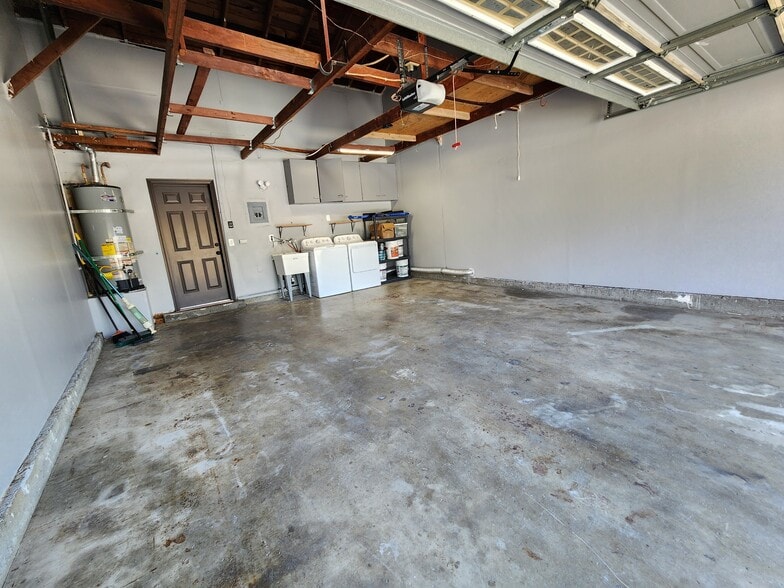 Building Photo - 527 Huff St