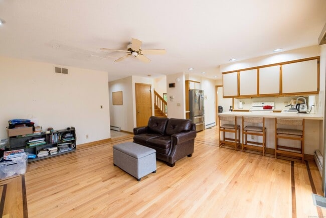 Building Photo - 18 Clifford Ave