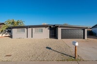 Building Photo - Stunning 3-Bedroom Home in Prime Glendale Location