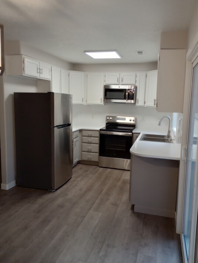 Building Photo - 9316 W Cory Ln