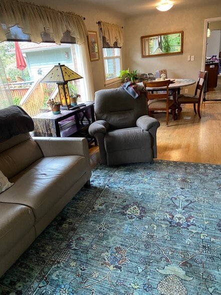 Shared living room - 918 S 258th Pl