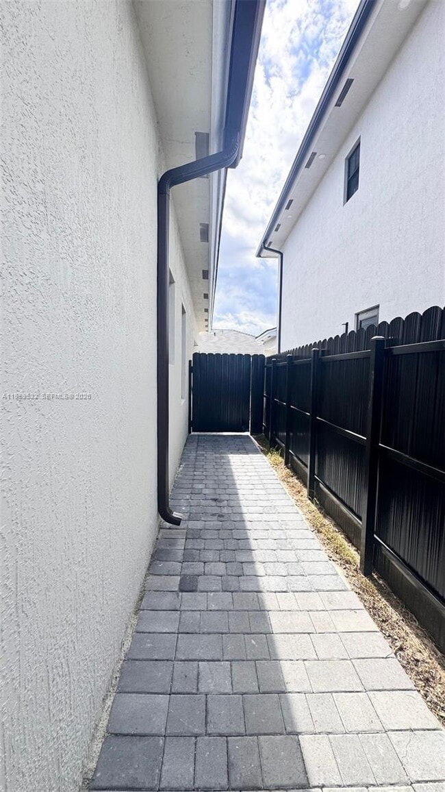 Building Photo - 1820 SW 144th Ave