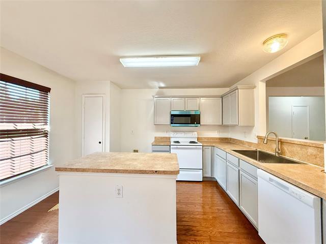Building Photo - 2135 Van Zandt Dr