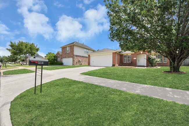 Building Photo - 5114 Santrey Dr