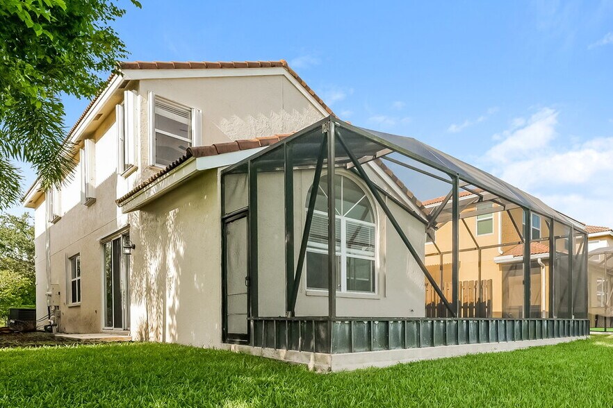Building Photo - 7673 Springfield Lake Dr