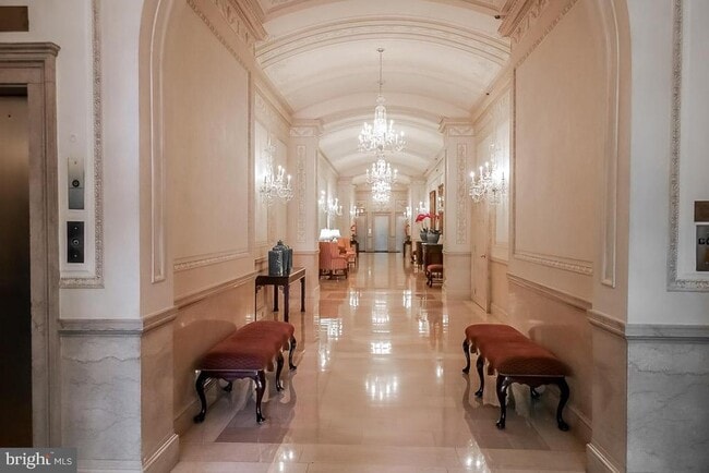 Building Photo - 237 S 18th St