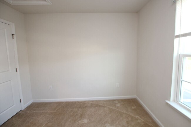 Building Photo - The Homestead- immaculate town home with c...
