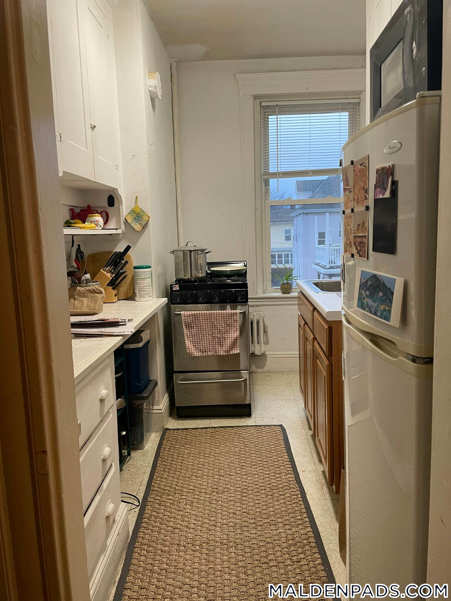 Building Photo - 170 Maple St