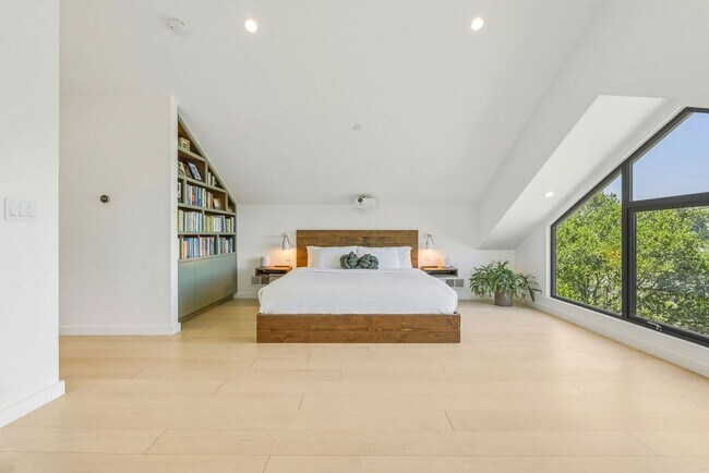 Building Photo - Beautifully Remodeled 4BR + Office Mill Valley Home — Furnished, Private 3/4-Acre Setting, Walk t...