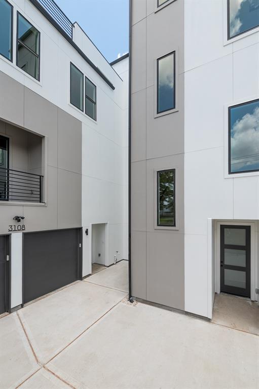 Building Photo - 3110 Live Oak St