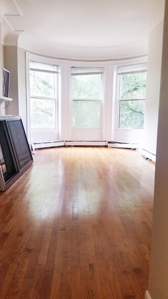 Building Photo - 511 Beacon St