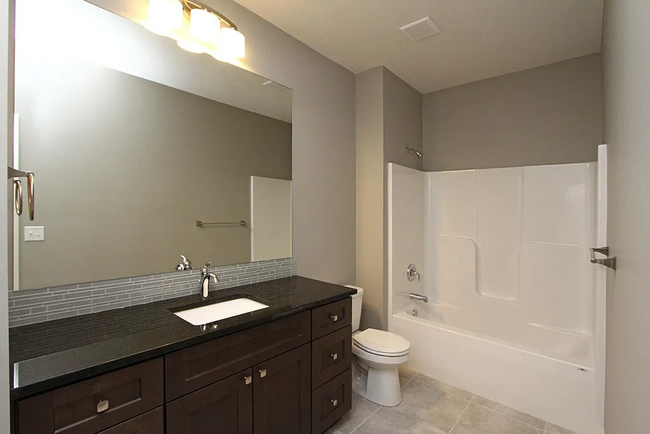 Building Photo - 5 Bedroom and 3 Bathroom House available J...