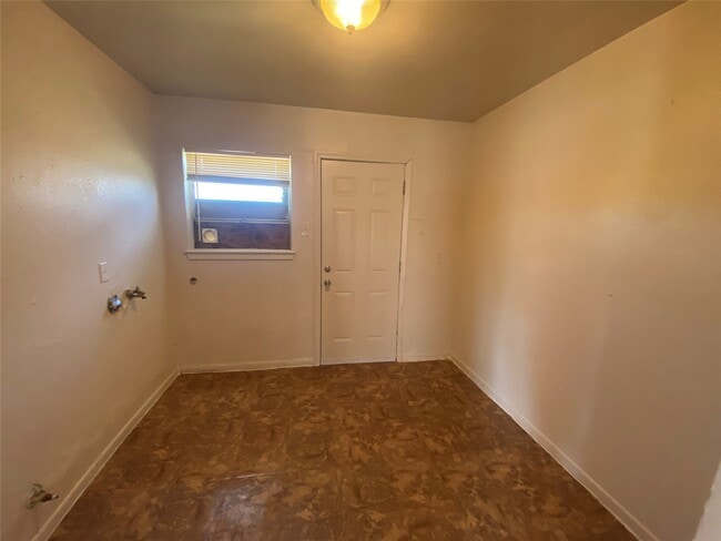 Building Photo - 4223 Rockingham St