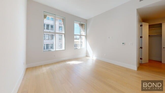 Building Photo - 452 Broome St