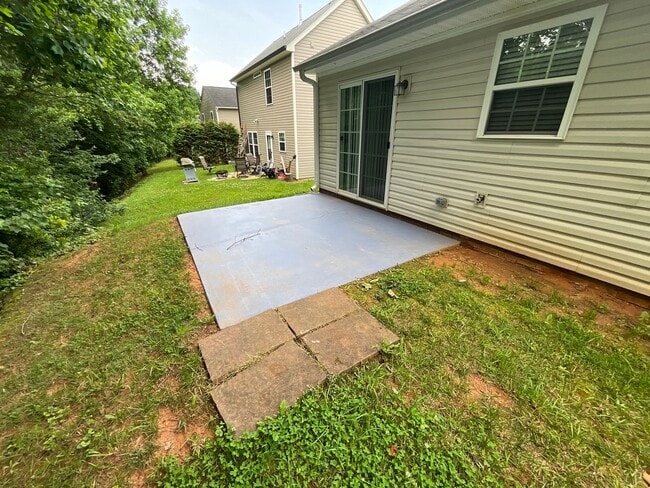 Building Photo - Charming One level 3/2 Home in Oakhurst in...