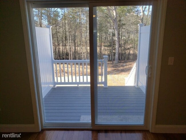 Building Photo - 5 Twin Ponds Dr