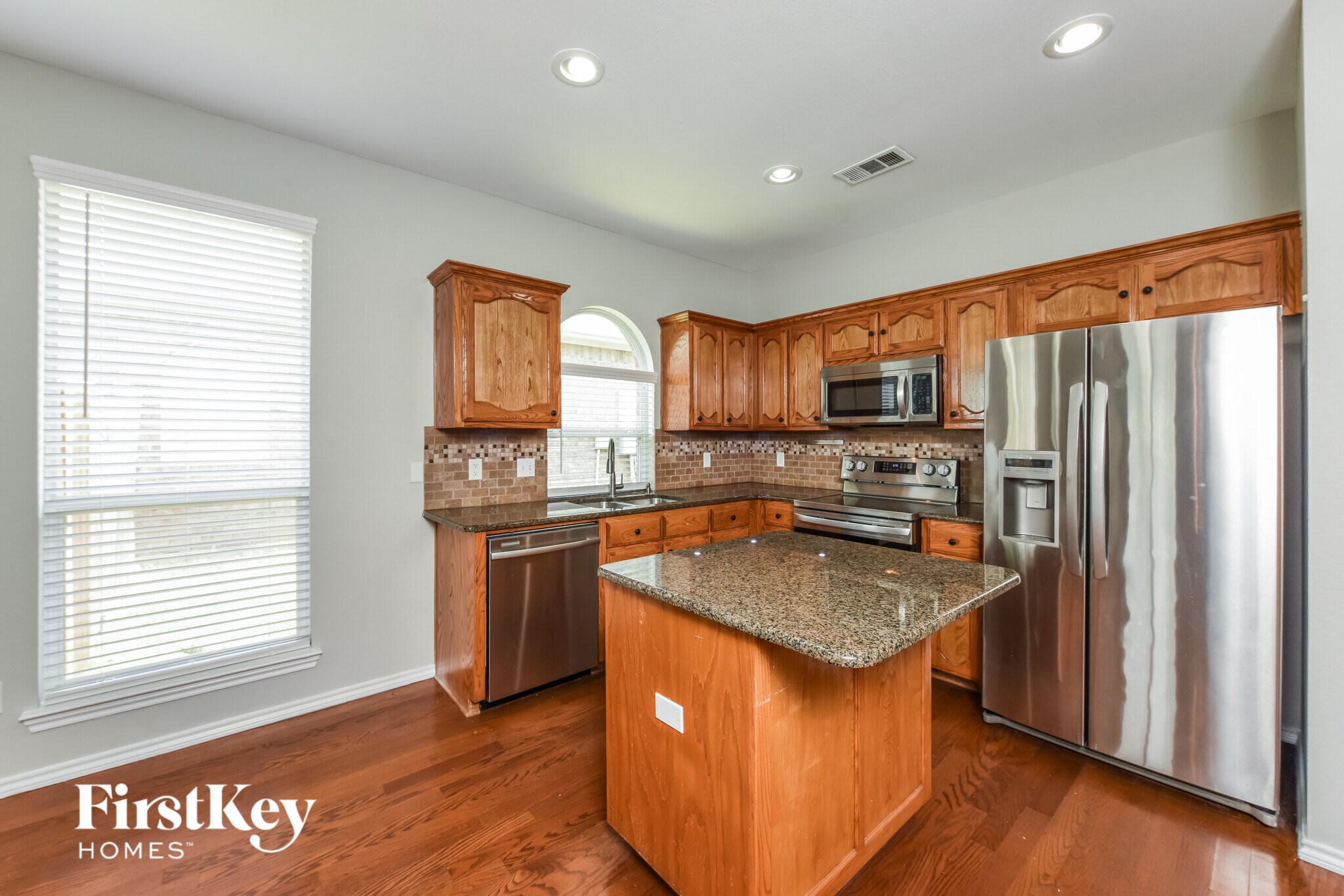 Building Photo - 10649 Fossil Hill Dr