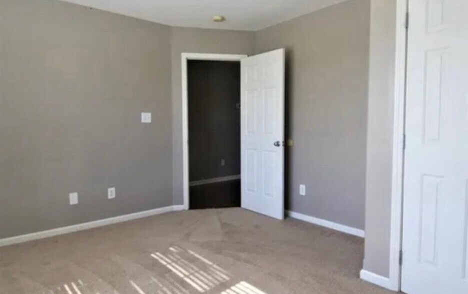 Building Photo - 428 Greathouse Dr