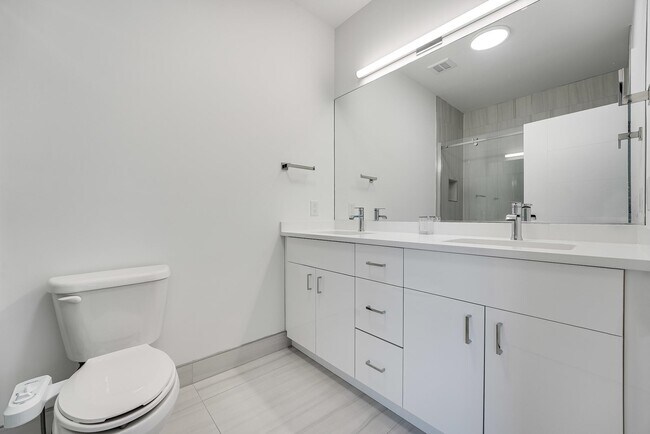 Building Photo - 290 Griffith St