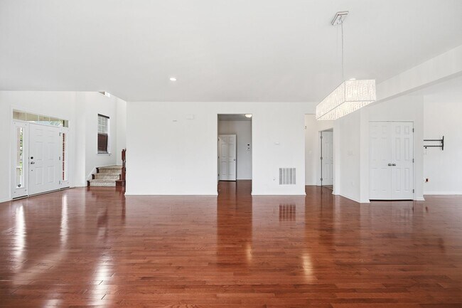 Building Photo - 24267 Purple Finch Dr