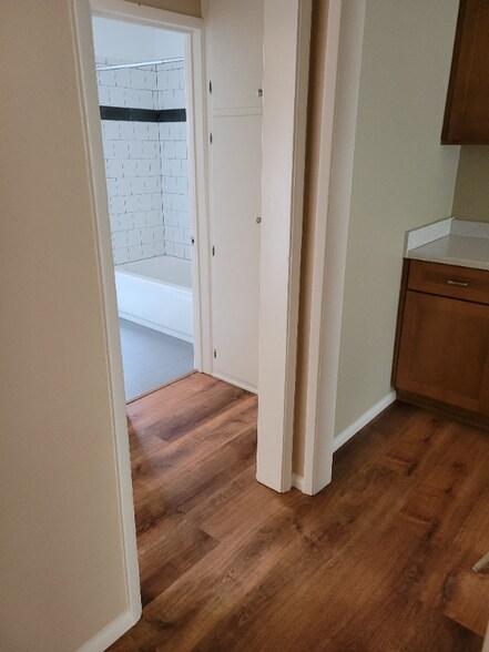 Building Photo - 4075 Oakwood Ave